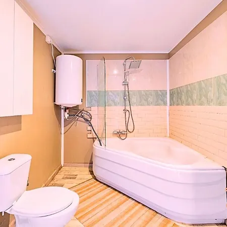 Cozy Bedroom With Attached Bathroom Garden Free Parking Kortemark Exterior photo
