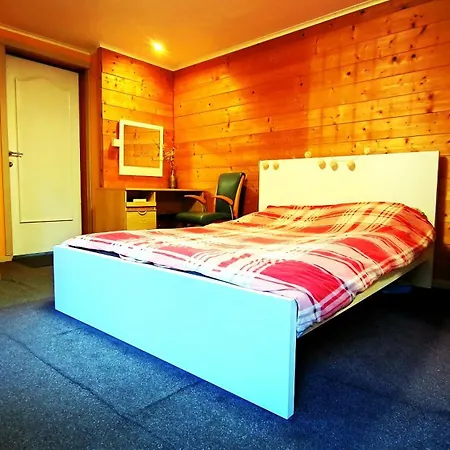 Cozy Bedroom With Attached Bathroom Garden Free Parking Kortemark Exterior photo