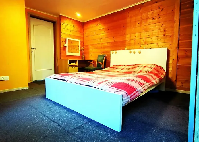 Cozy Bedroom With Attached Bathroom Garden Free Parking